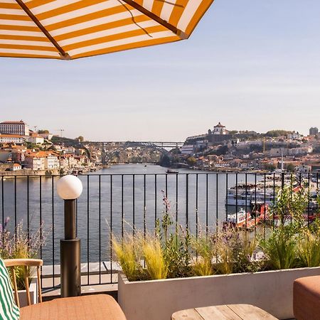 The Rebello Hotel & Spa - Small Luxury Hotels Of The World Vila Nova de Gaia Exterior foto The view from the hotel's rooftop terrace