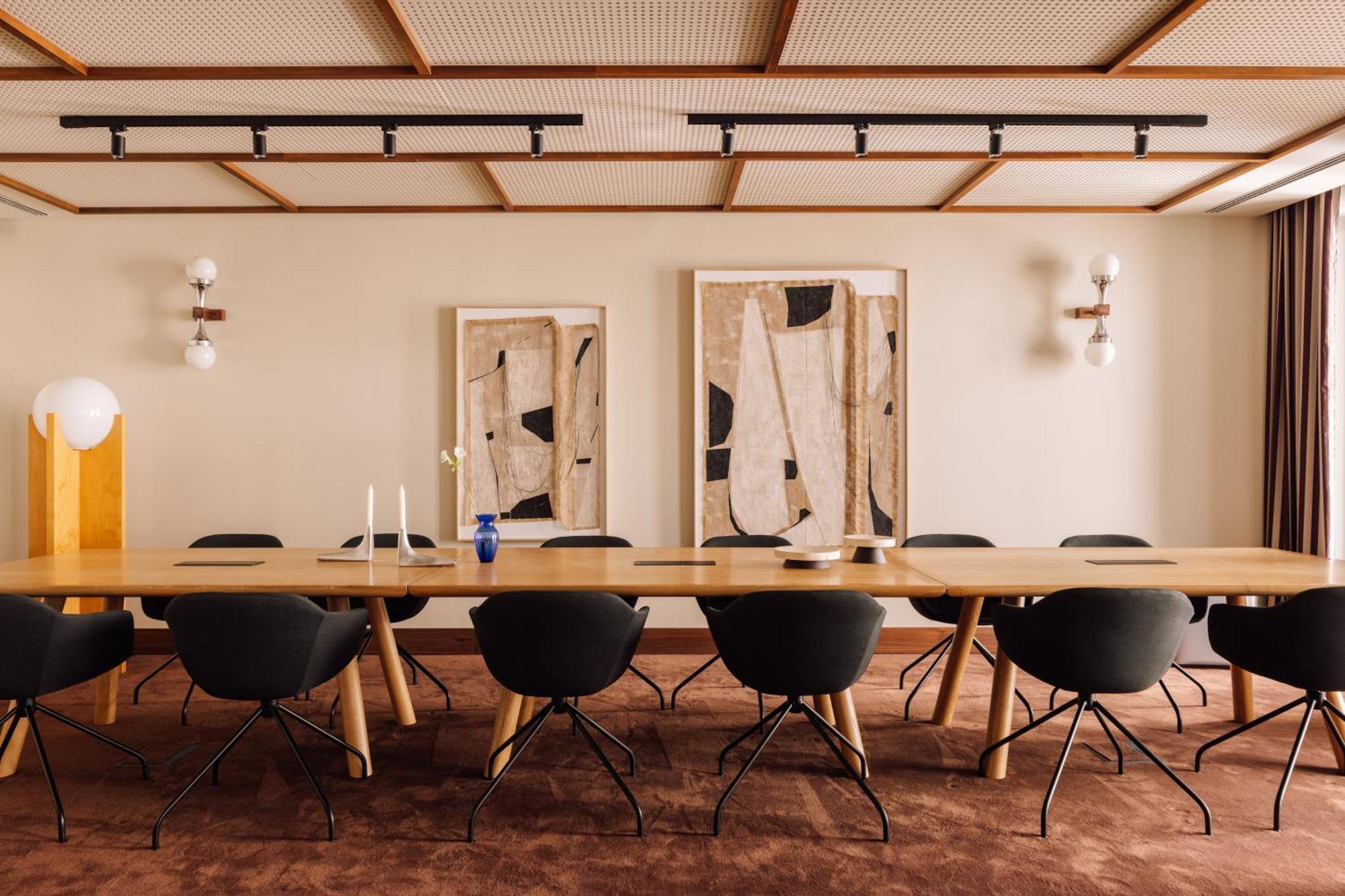 The Rebello Hotel & Spa - Small Luxury Hotels Of The World Vila Nova de Gaia Exterior foto The boardroom at the new headquarters