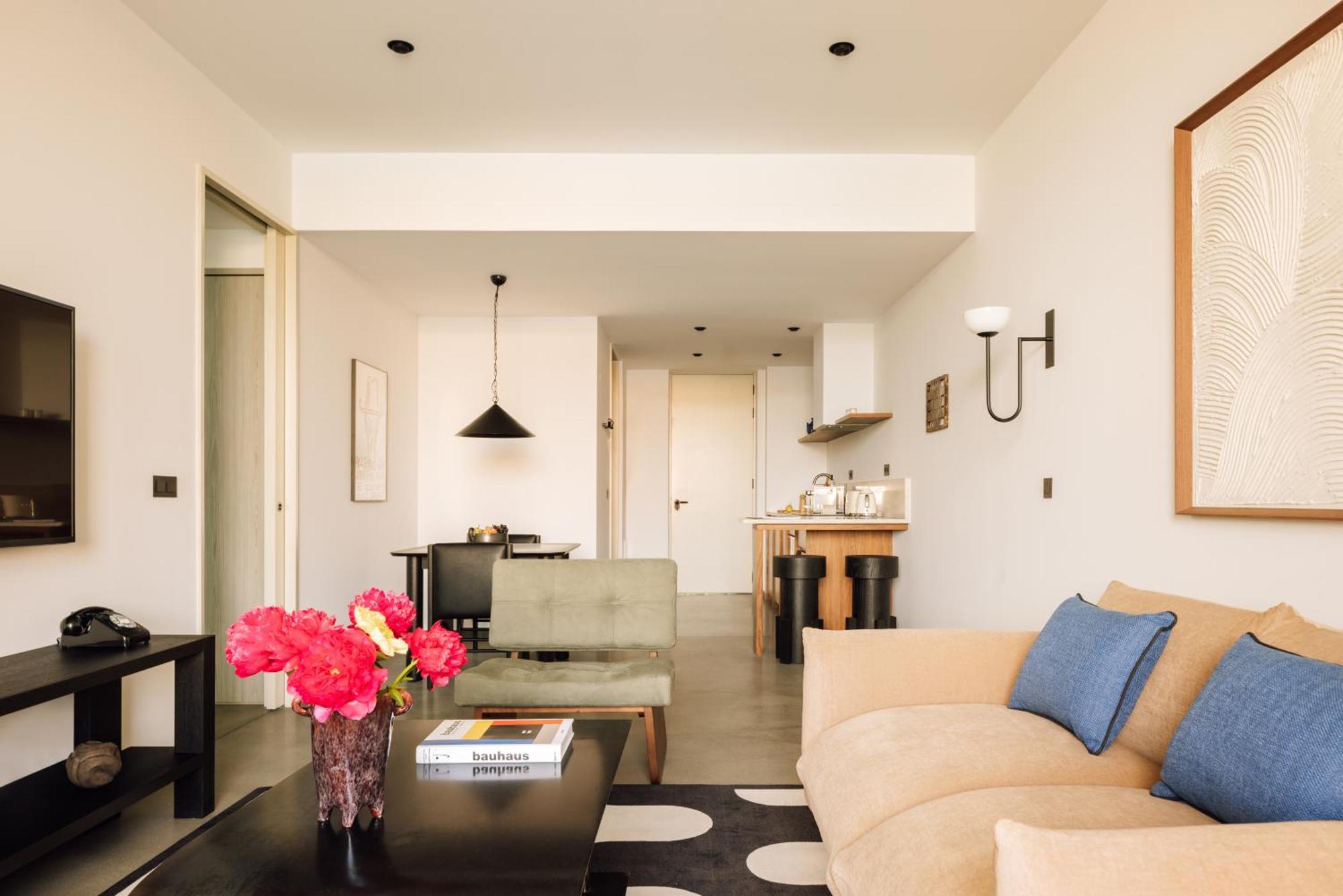 The Rebello Hotel & Spa - Small Luxury Hotels Of The World Vila Nova de Gaia Exterior foto A living room at the Standard East Village