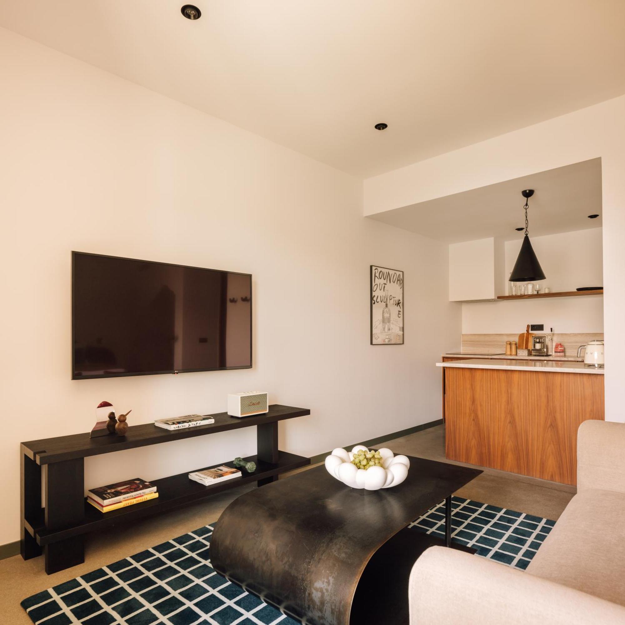 The Rebello Hotel & Spa - Small Luxury Hotels Of The World Vila Nova de Gaia Exterior foto A typical apartment at the Standard East Village